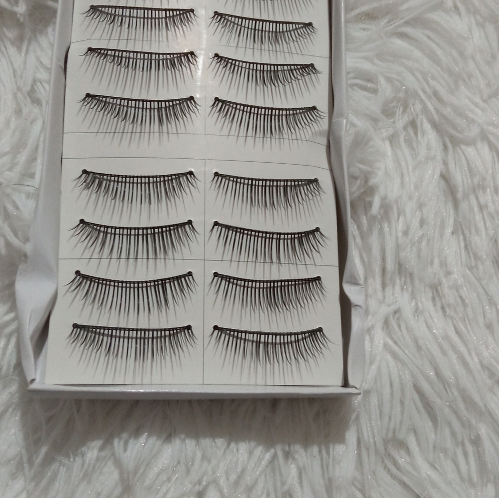Lash Lot - Picture 2 of 4